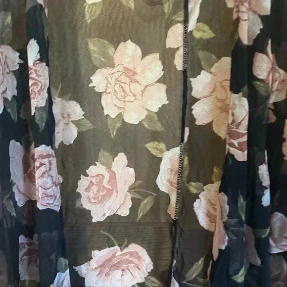 Women’s floral sheer cover up size medium - Picture 4 of 7
